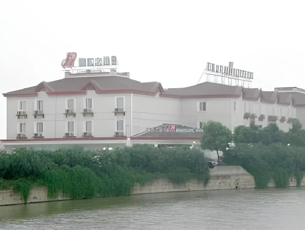Magnotel Hotel (Yixing Bus Station Tuanji Scenic Area)