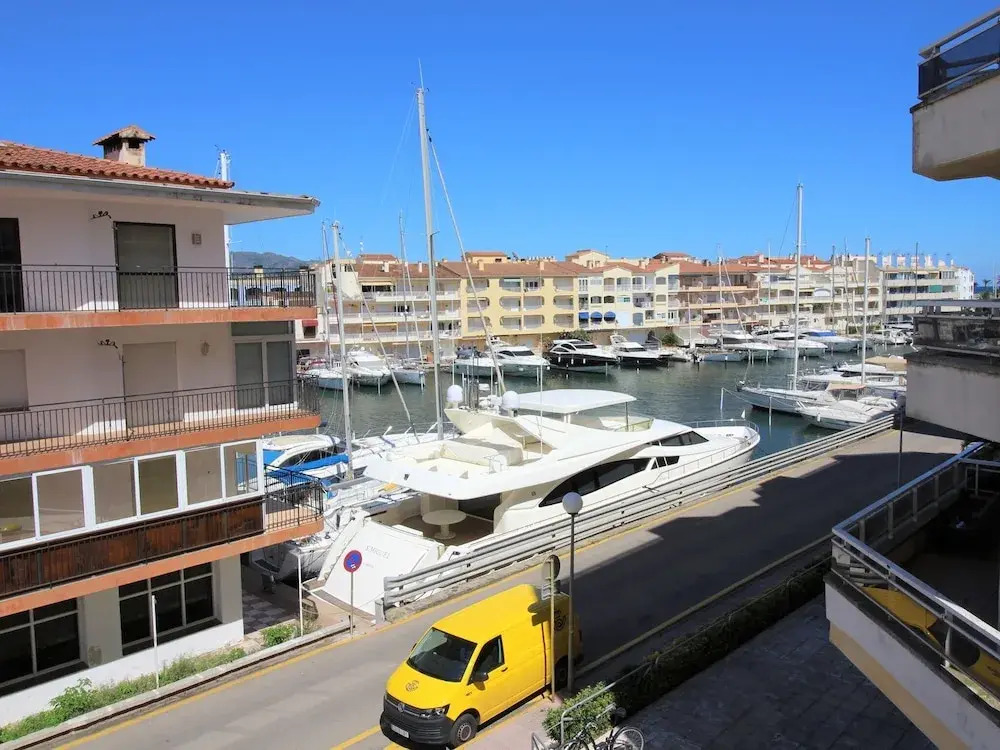Apartment near Port