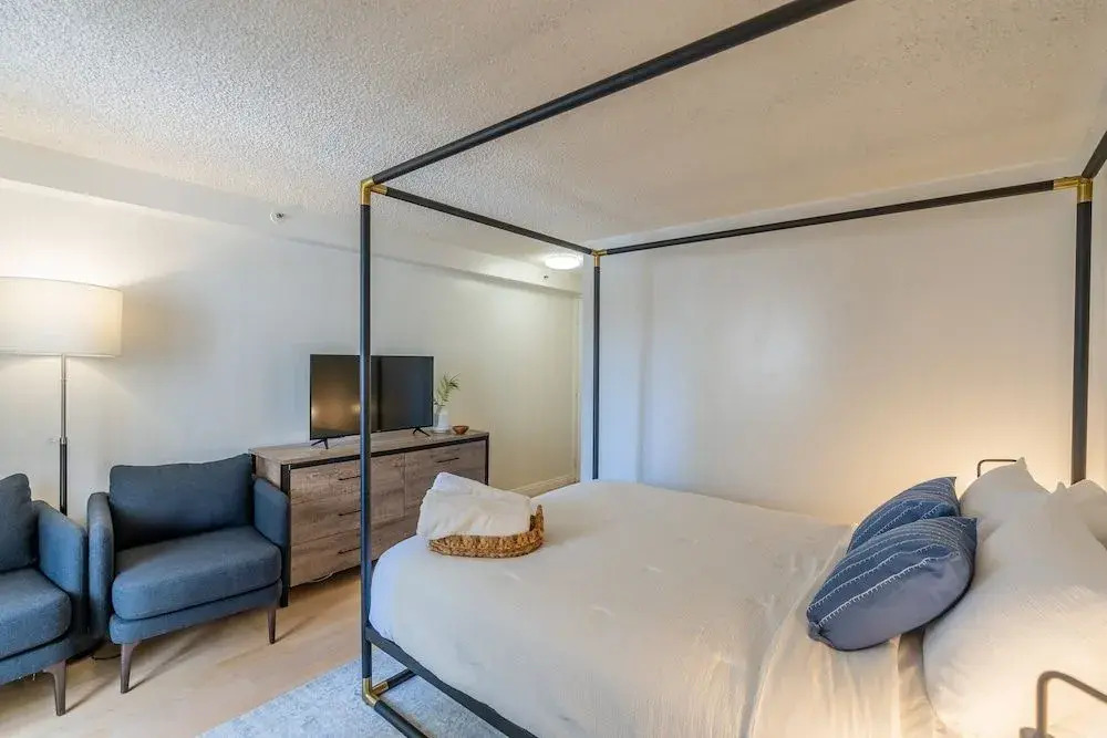 Newly Renovated Studio Two Blocks From the Beach
