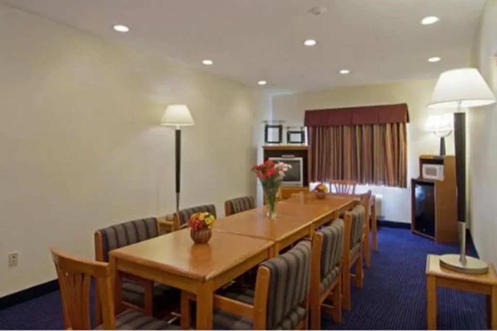 Americas Best Value Inn and Suites Bush International Airport