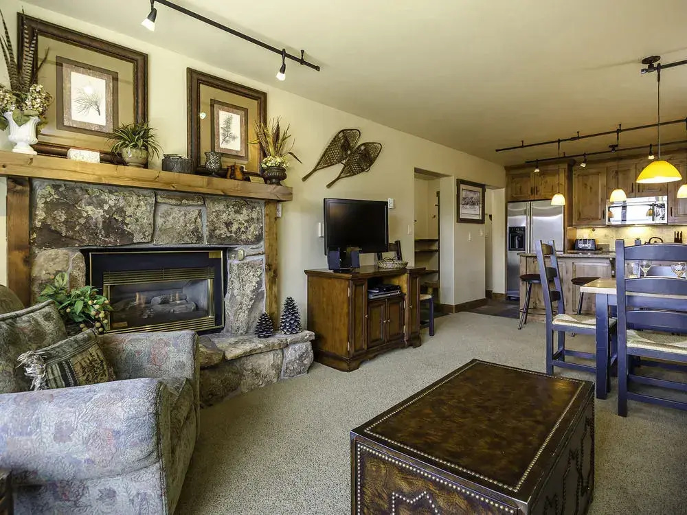 Bronze Tree Condominiums by Mountain Resorts