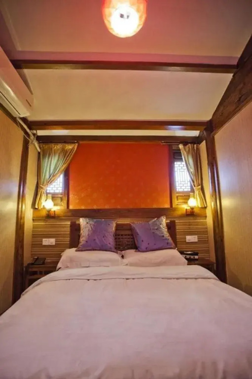 Mountain house boutique Guesthouse(Mufu shop in the ancient city of Lijiang)