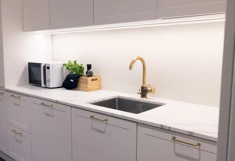 2ndhomes Stunning 3BR Apartment w Sauna