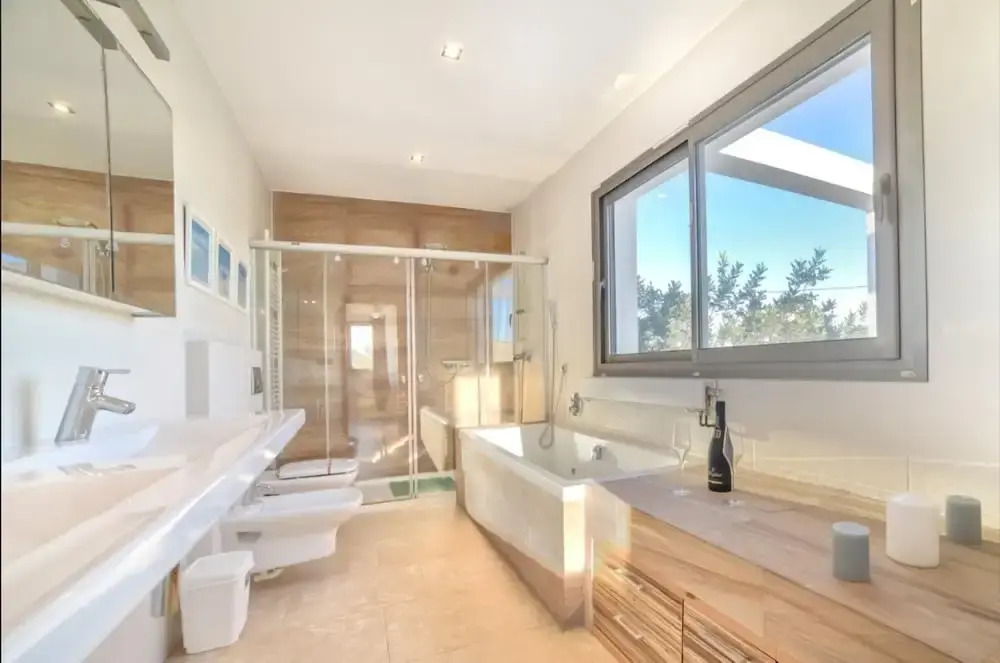 Villa - 5 Bedrooms with Pool and WiFi - 104980