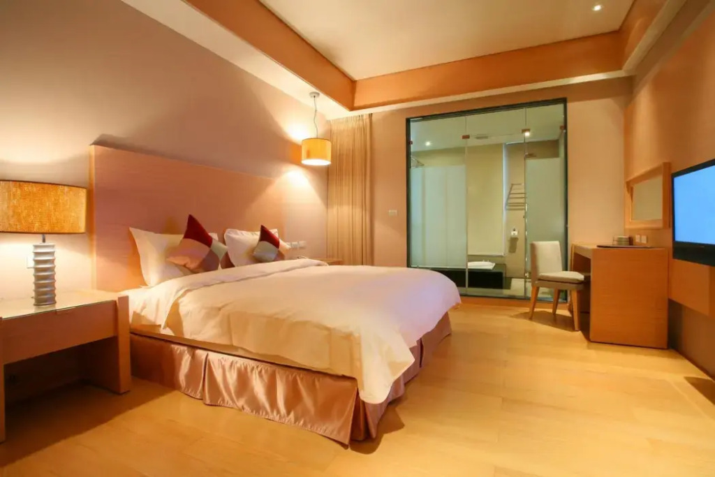 Crownshine Resort