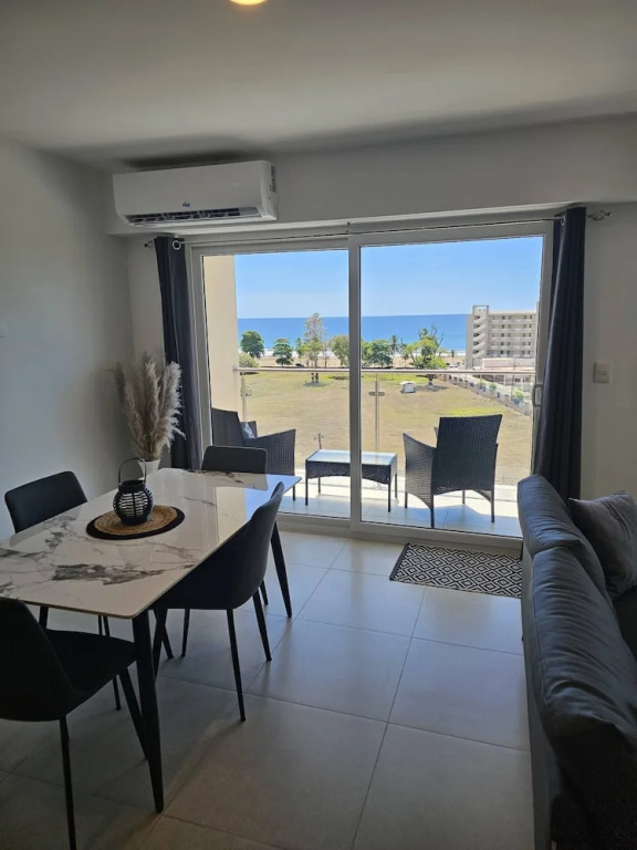 Stunning new Beachfront Condo 9th Floor Ocean View