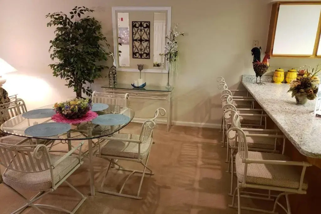 Foothill's Luxury 2BDR Ground Floor Condo in 1000 Hill's