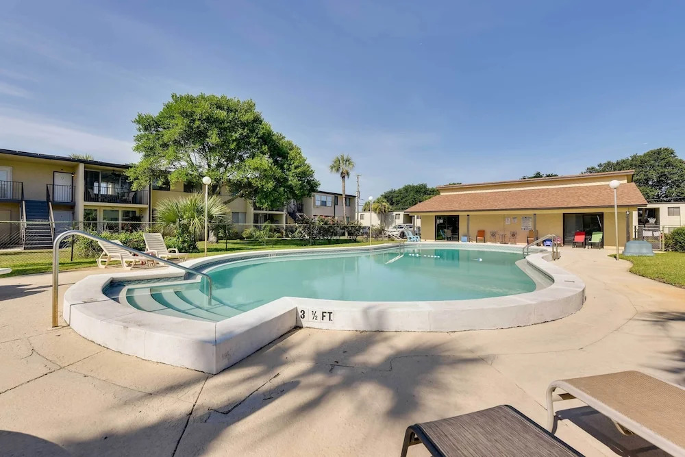 Sunny Florida Condo: 4 Mi to Gulf Islands Seashore