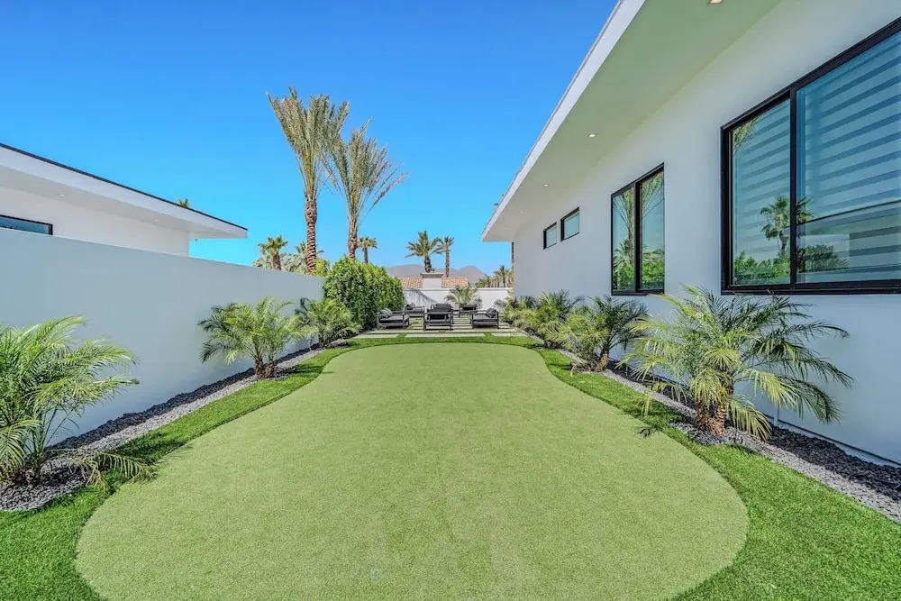 Sleeps 25 2 Luxury Villas w/ Pool + Spa, Putting Green Bravo by Avantstay