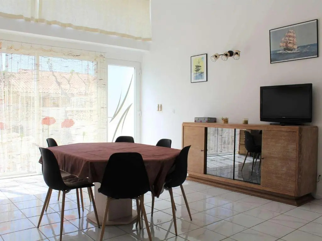 Maison familiale rénovée, à 100m de la plage, terrasse, garage, wifi, au centre de Port-la-Nouvelle - FR-1-229C-51