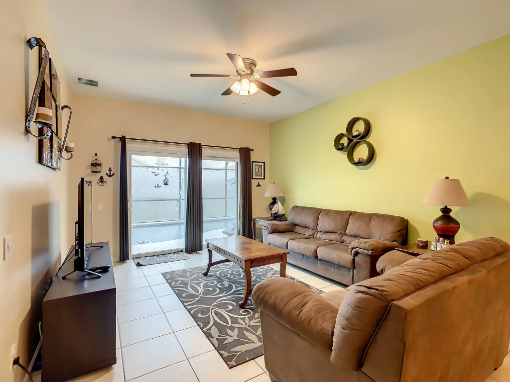 Beautiful Windsor Palms 4 Bed South Facing Pool