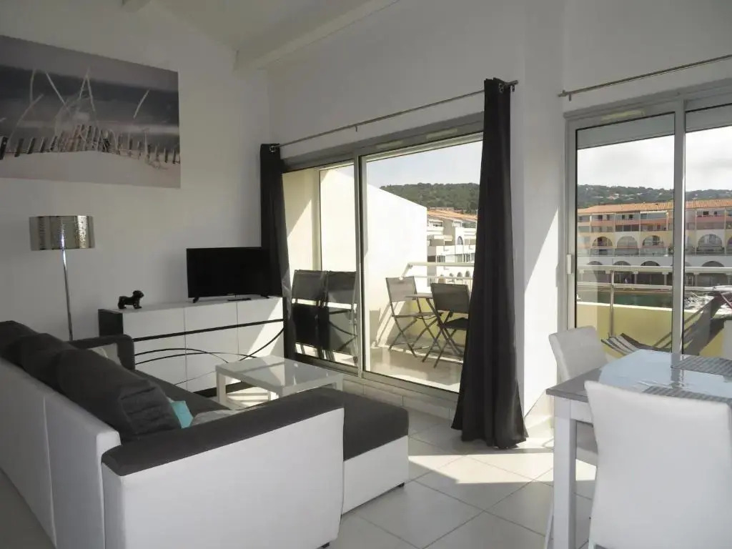 Appartement Sète, 2 Pièces, 6 Personnes - Fr-1-338-357