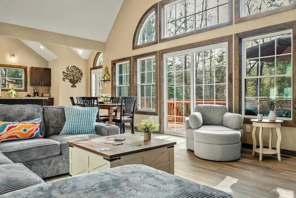 Waterfront Priv Dock, Hot Tub, Game Room Lakeview Sunset Heaven by Avantstay