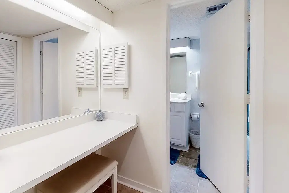 Oceanfront Condo With Large Balcony, Pool, Central AC & Views