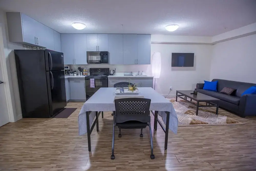 Stay With Ease Hospitality! 1 Bed 1 Bath