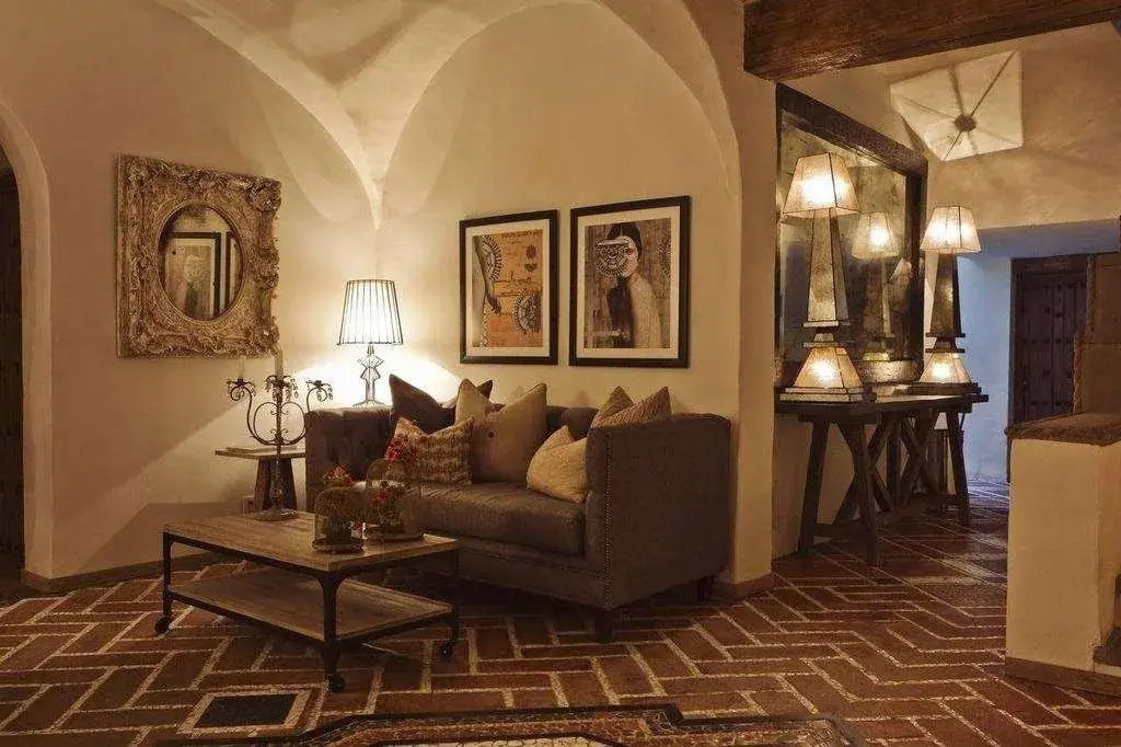 The Alest Hotel