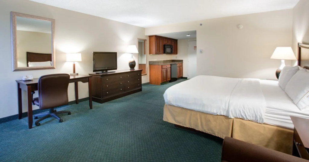 Holiday Inn Express Indianapolis Airport by IHG