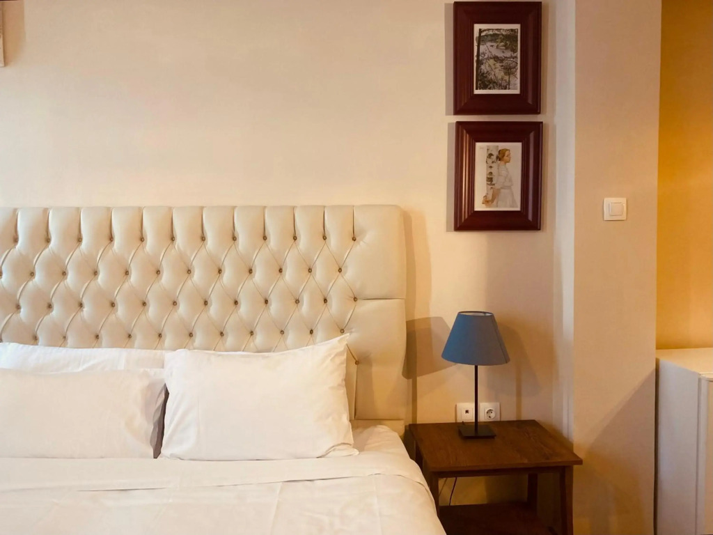 Ermou Fashion Suite #509 @ Plaka - King Size Bed