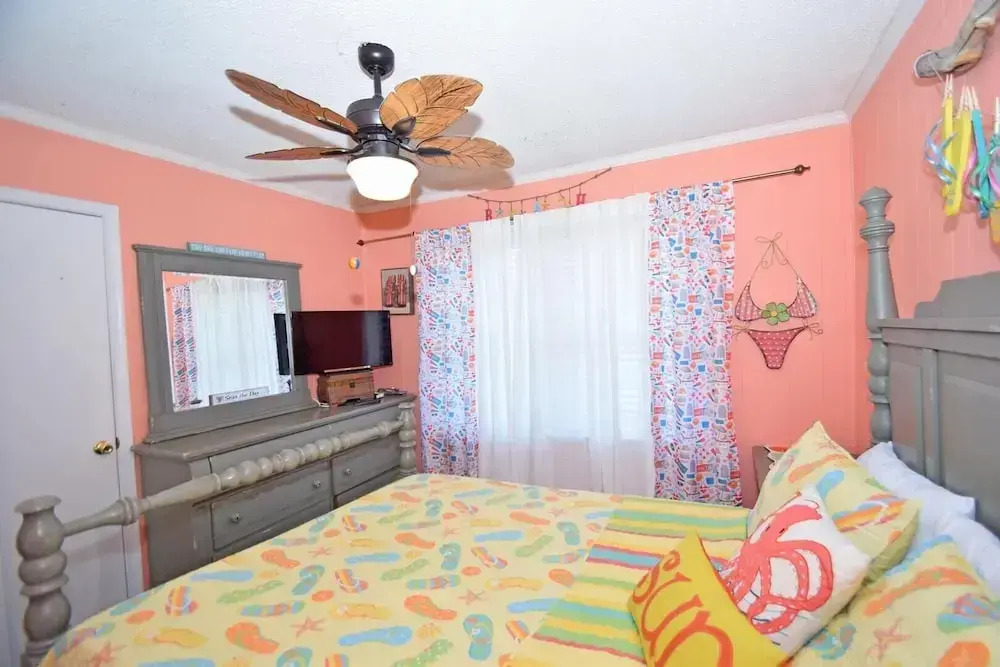 Twin Tree Road 511 3 Bedroom Home by RedAwning