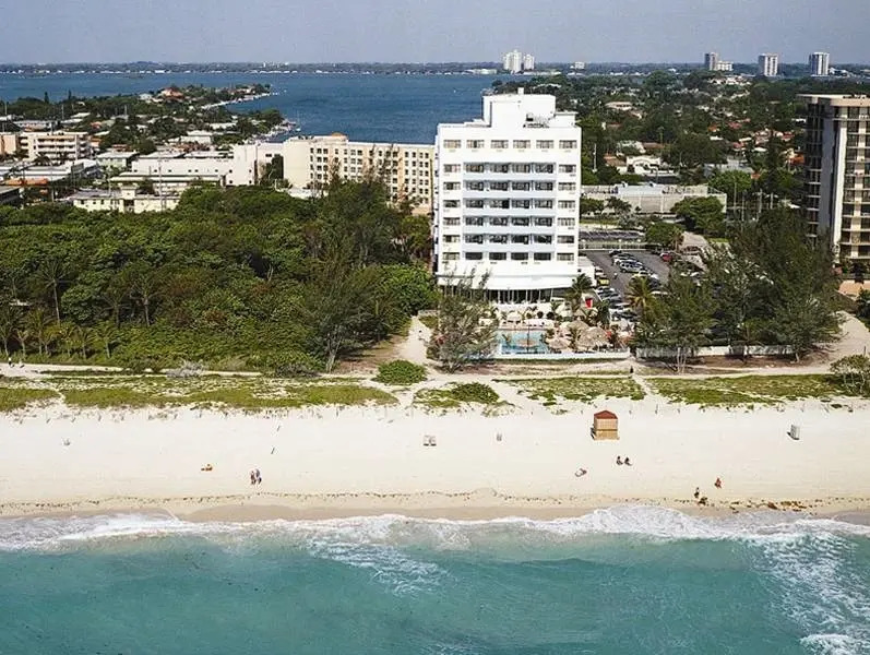 Howard Johnson Plaza Dezerland Beach & Spa