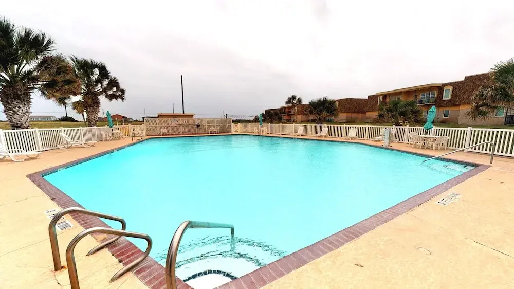 41ir: Beach  3 Bedroom Condo