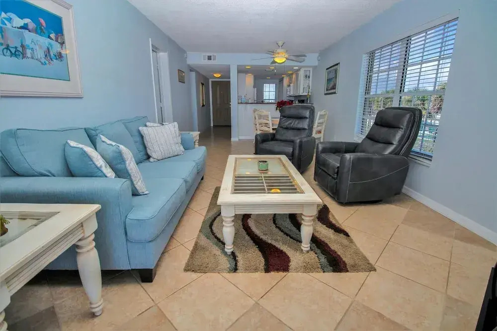 Point East 301