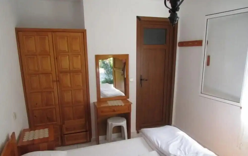 Lindos Pension