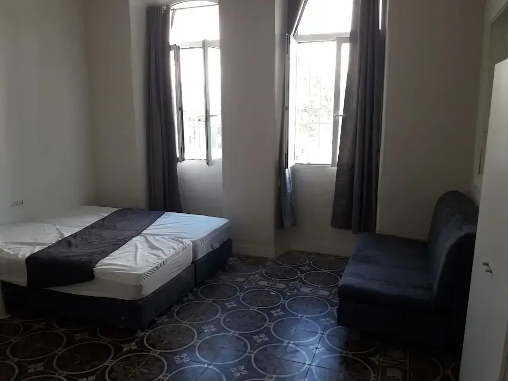Queen hotel