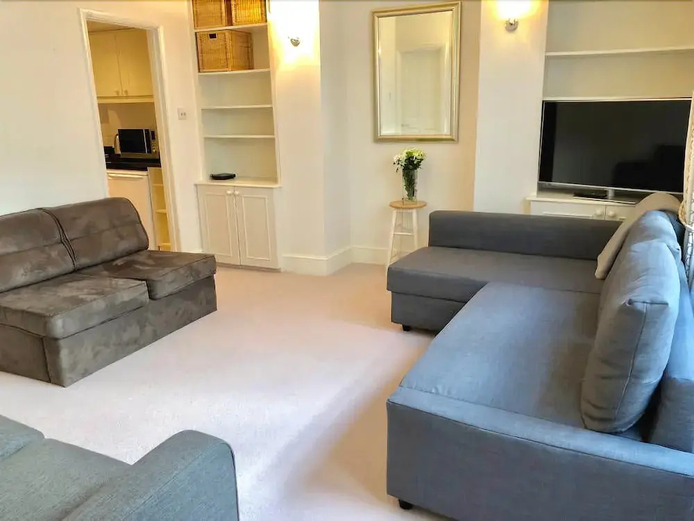 Victoria Station Apartment
