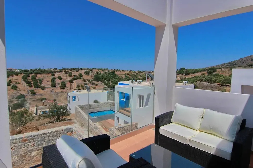 Stay at this wonderful 3 bedroom villa with its own pool perfect for relaxation.