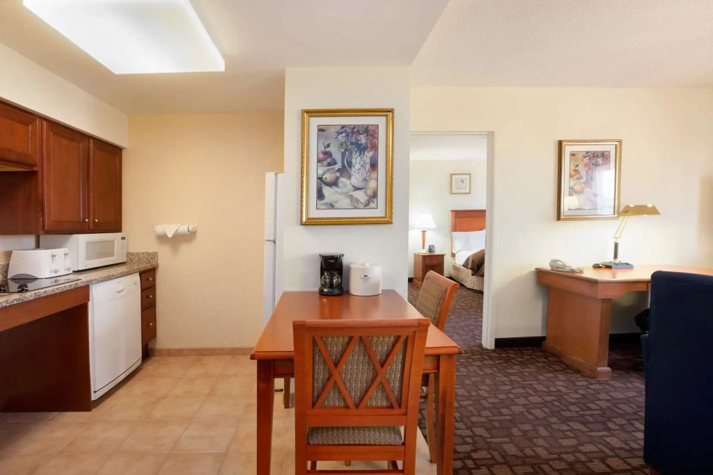 Homewood Suites by Hilton Edgewater-NYC Area
