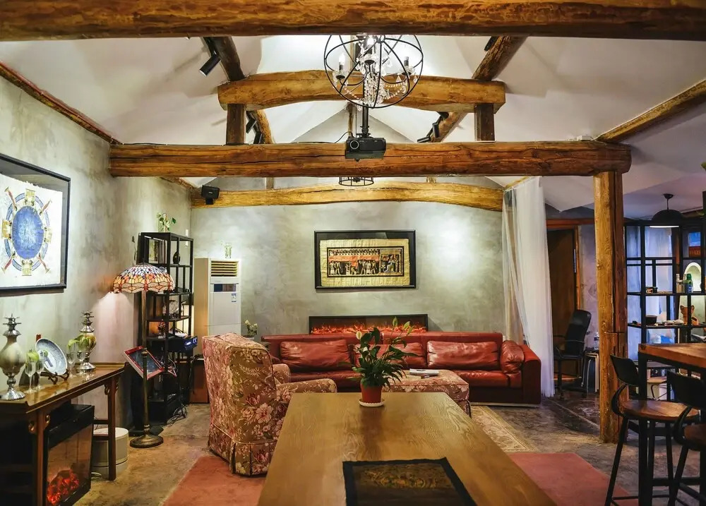 East Inn