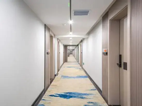 Xishuangbanna Jinghong City Airlines Hotel (Dafo Temple Manjingxuan Commercial Plaza Branch)