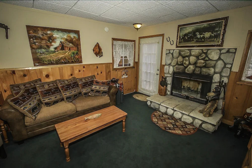 Ponderosa - 2 Br home by RedAwning