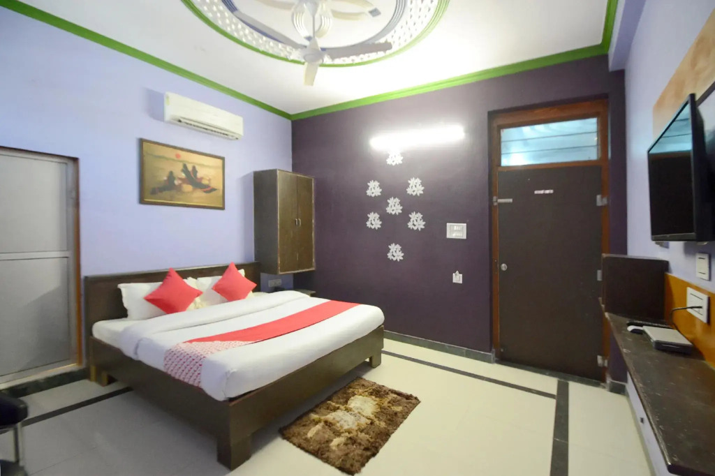 OYO 19451 Hotel Blue Moon