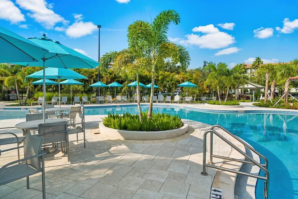 Casa Del Lago Penthouse 3 Bedroom Condo by RedAwning