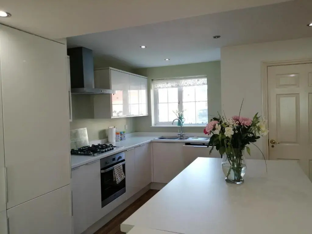 Spacious townhouse with sea views near Cardiff