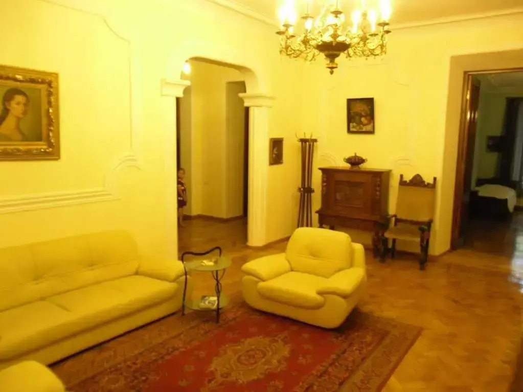 Elena Hostel