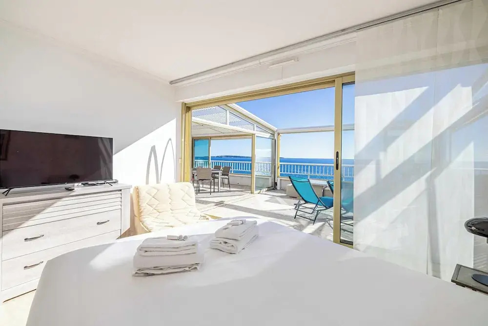 Bright Apartment With Terrace and Sea View