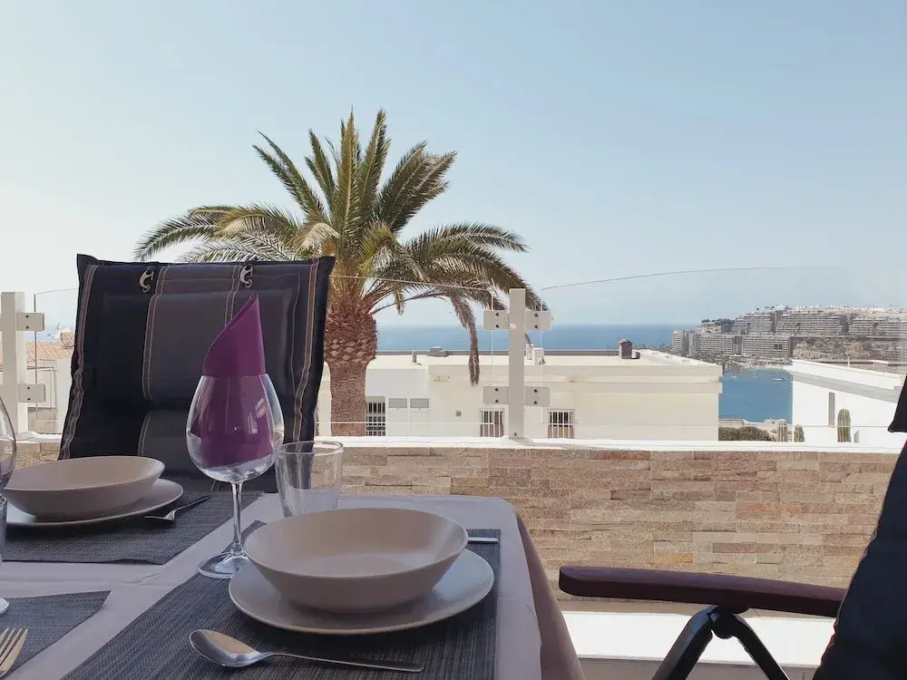 Elegant and Spacious Apartment With Sea Vieuw