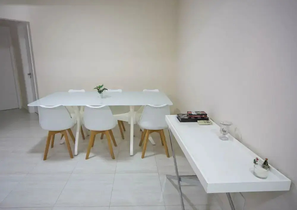 Apto Completo com Wi-fi Ar-cond a 200m da Praia