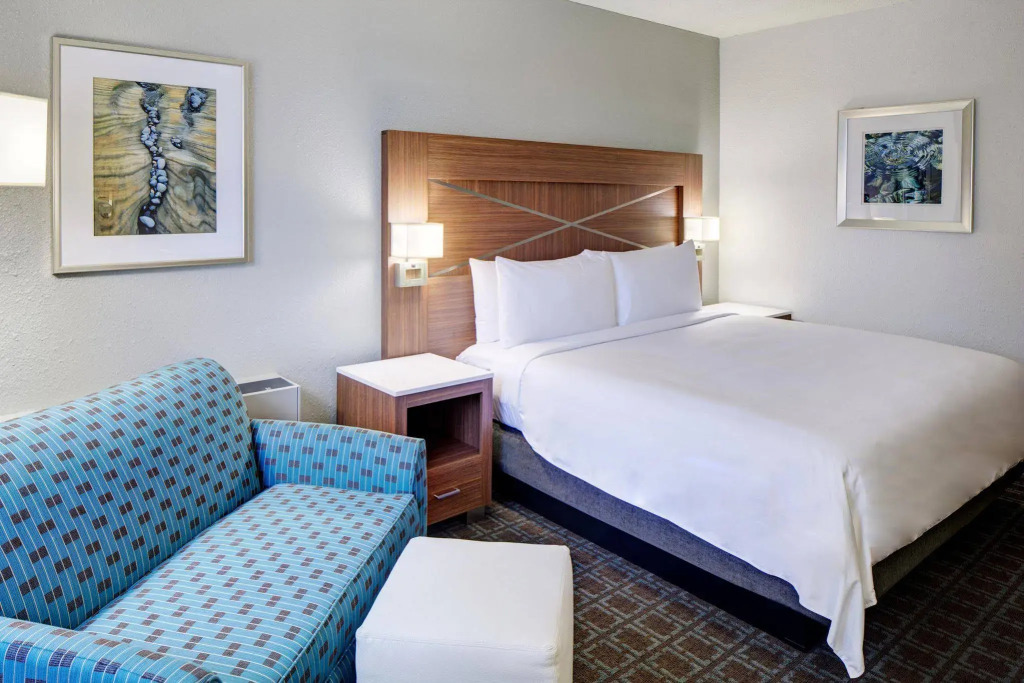 DoubleTree by Hilton Milwaukee Downtown