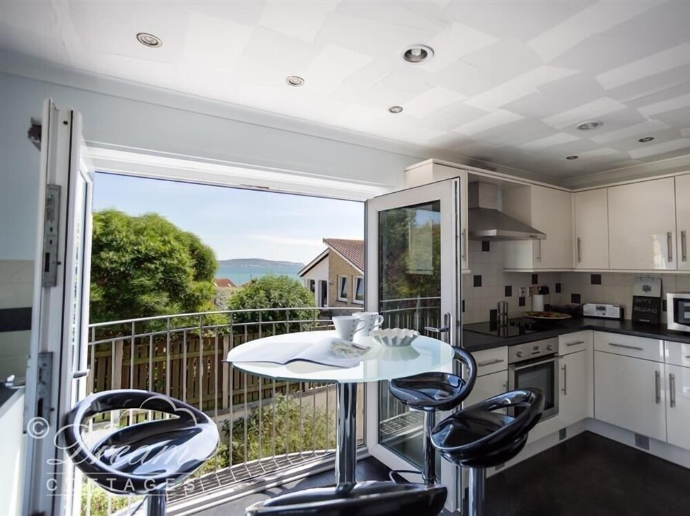 Bowleaze View