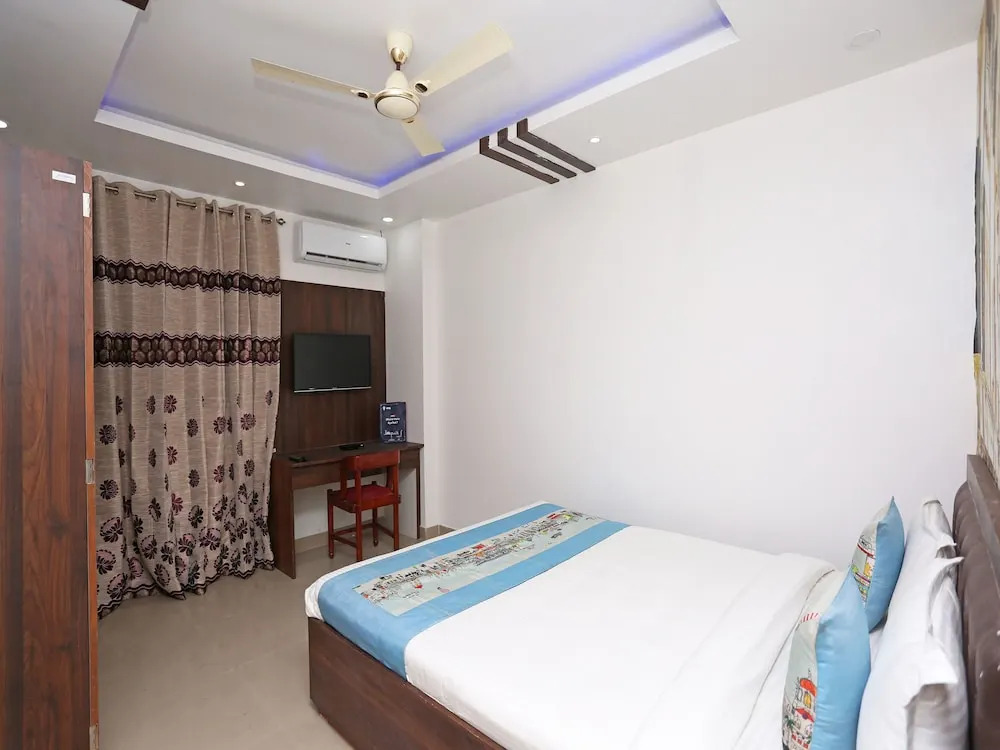 OYO 10734 Hotel NE Residency