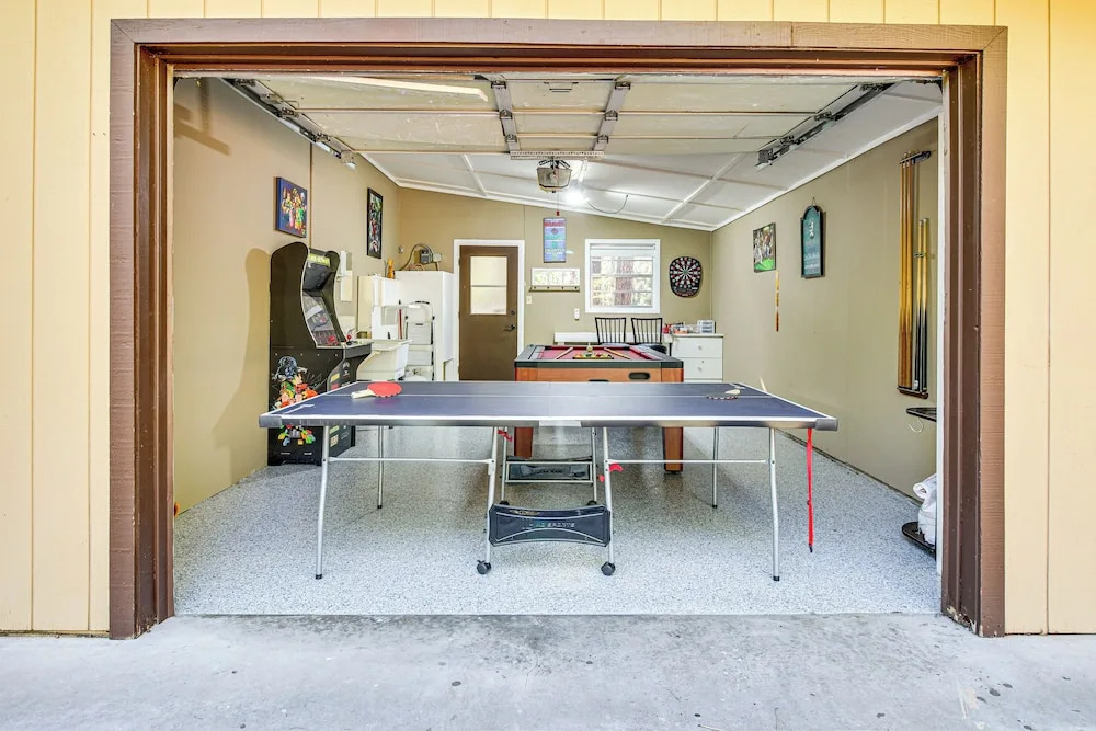 Game Room + Fireplace! Family Retreat in Pinetop