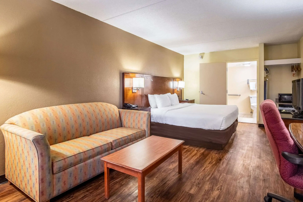 Econo Lodge Naval Station Norfolk
