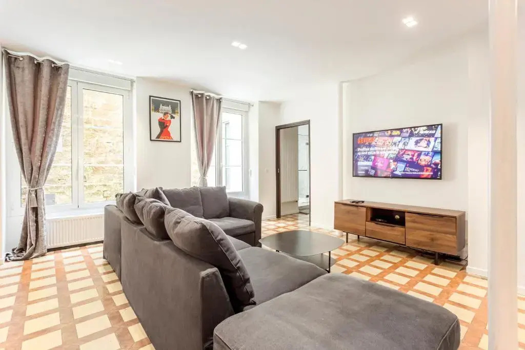 180 Suite Eden, Luxury Apt at Sacre Coeur
