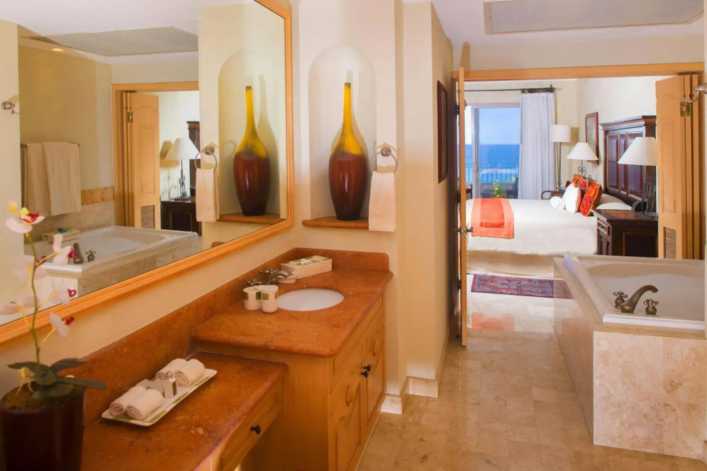 Villa La Estancia Condo: Pools, Hot Tub, & Balcony
