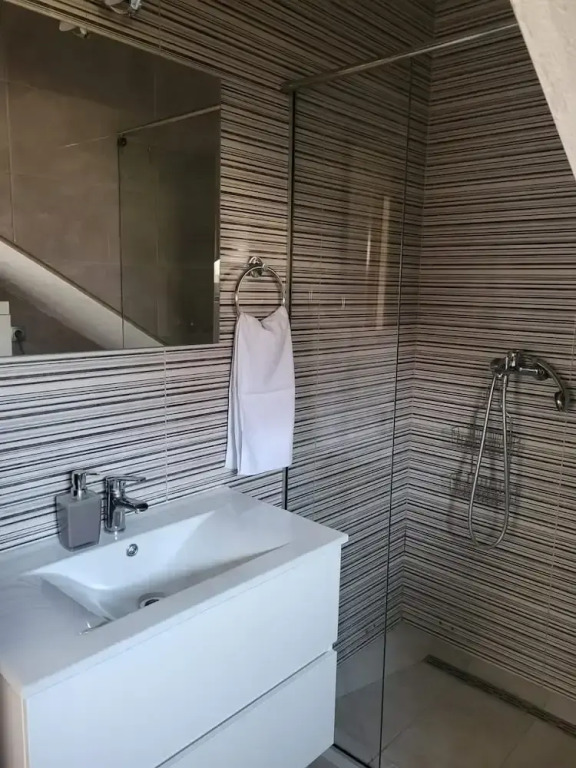 Elegant Trogir Apartment With Garden Terrace