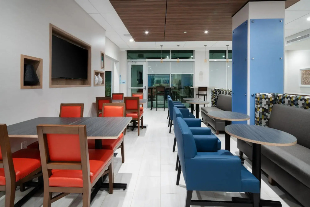 Holiday Inn Express & Suites Murrieta by IHG